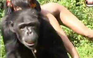 Xvideo bucetuda negra sentando na pica grande - Mulheres transando com macaco